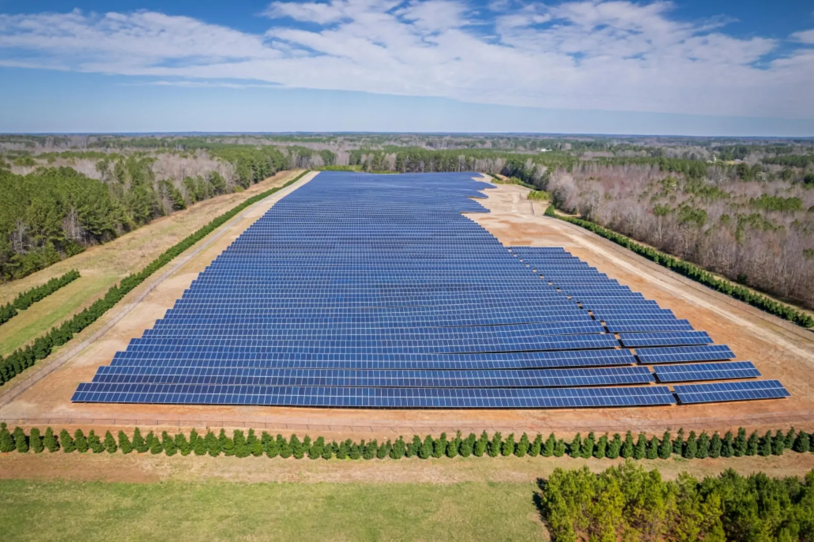 Photovoltaikanlage auf einer Freifläche mit EEG-Förderung für Solarenergie