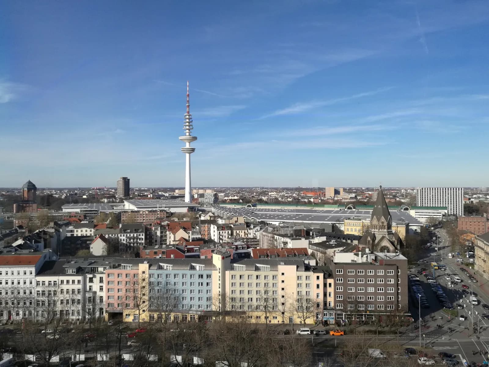 Solarpflicht in Hamburg mit Photovoltaikanlage auf einem Gebäudedach